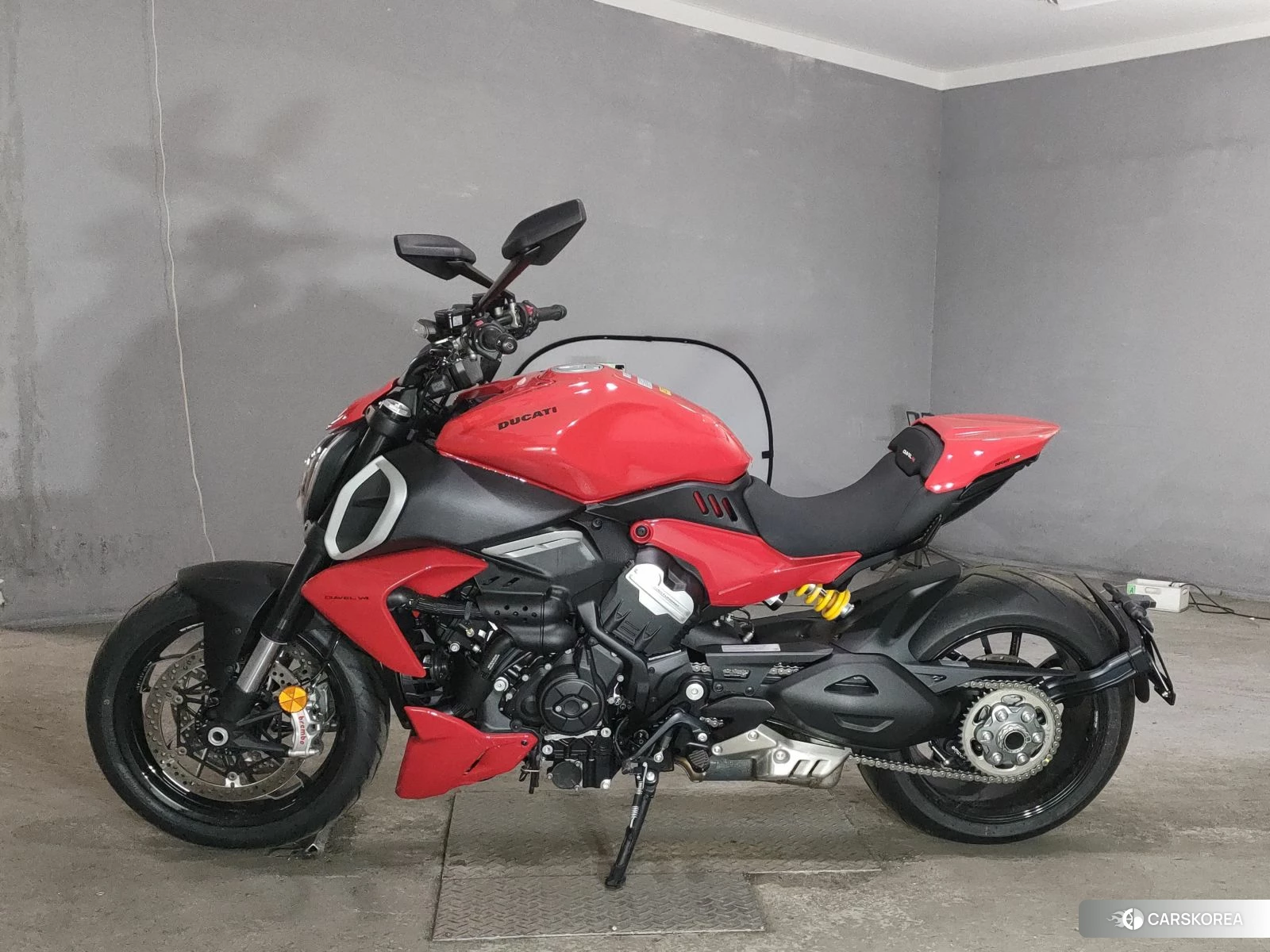 Проданный Ducati DIAVEL V4 2023 из Японии