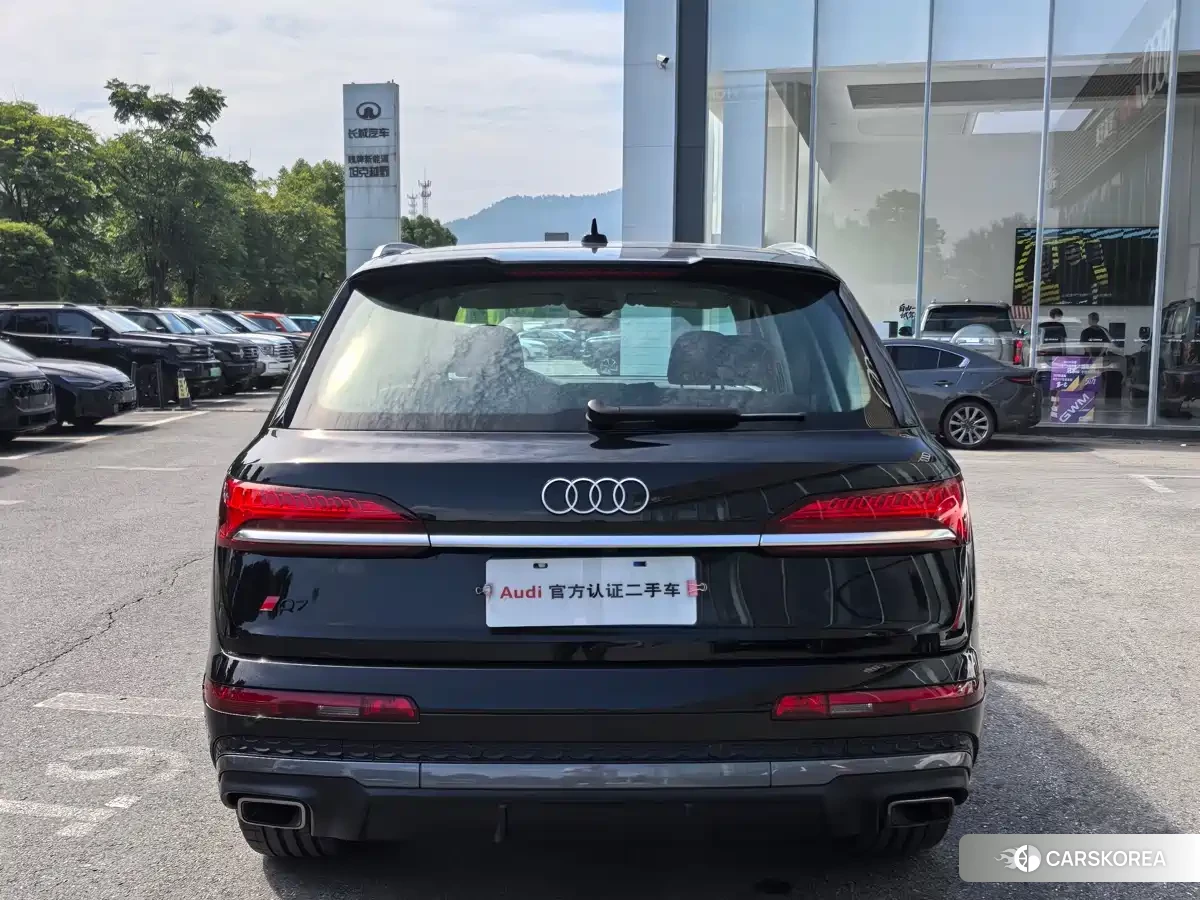 Audi Q7 2024 Черный из Китая, фото 3