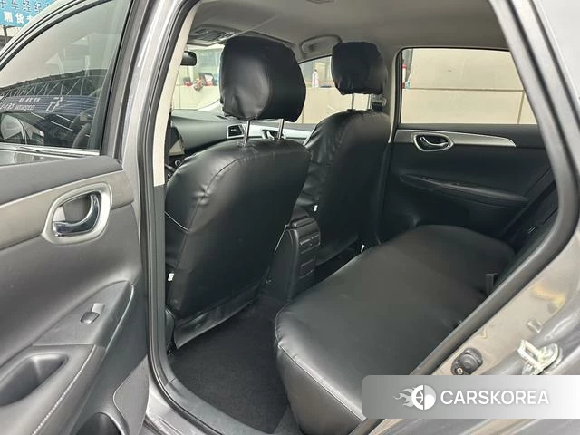 Nissan Xuan Yi 2023 Темно-серый из Китая, фото 3