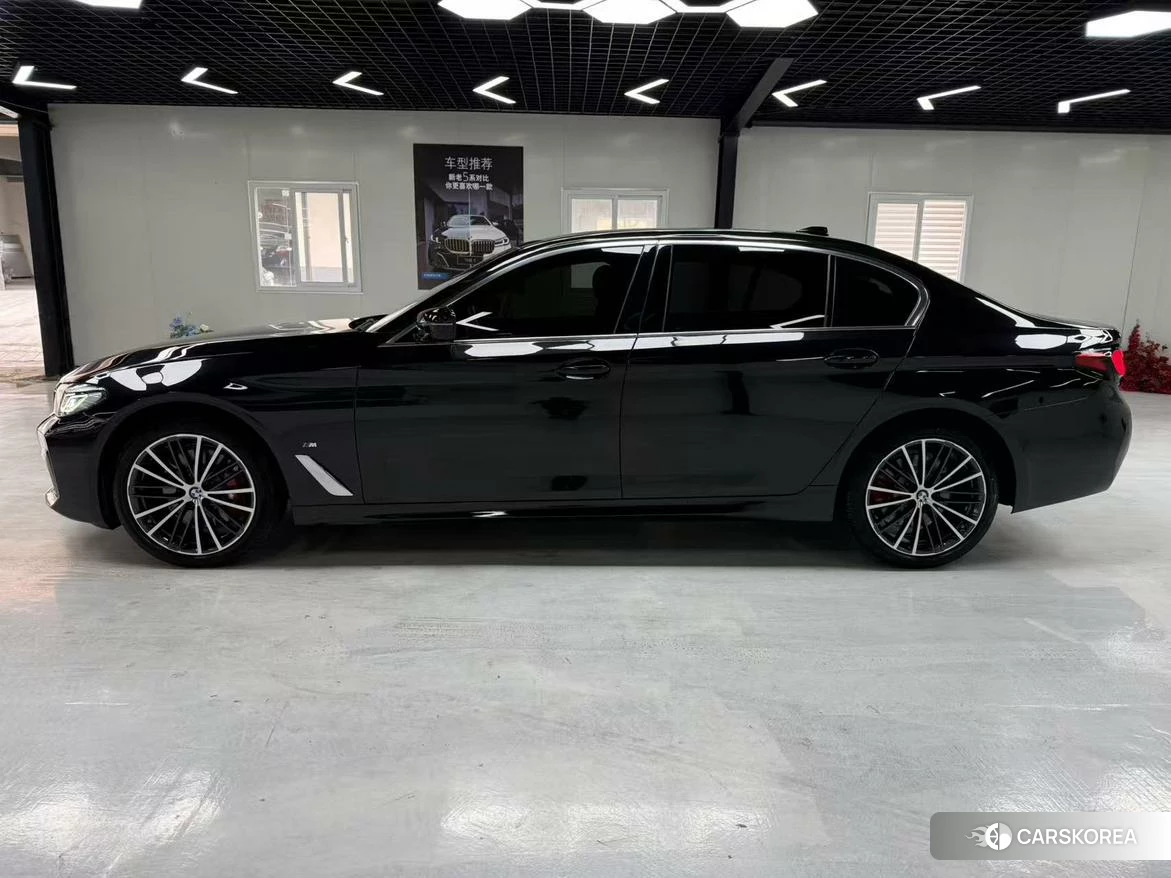 BMW 5 series 2023 Черный из Китая, фото 3