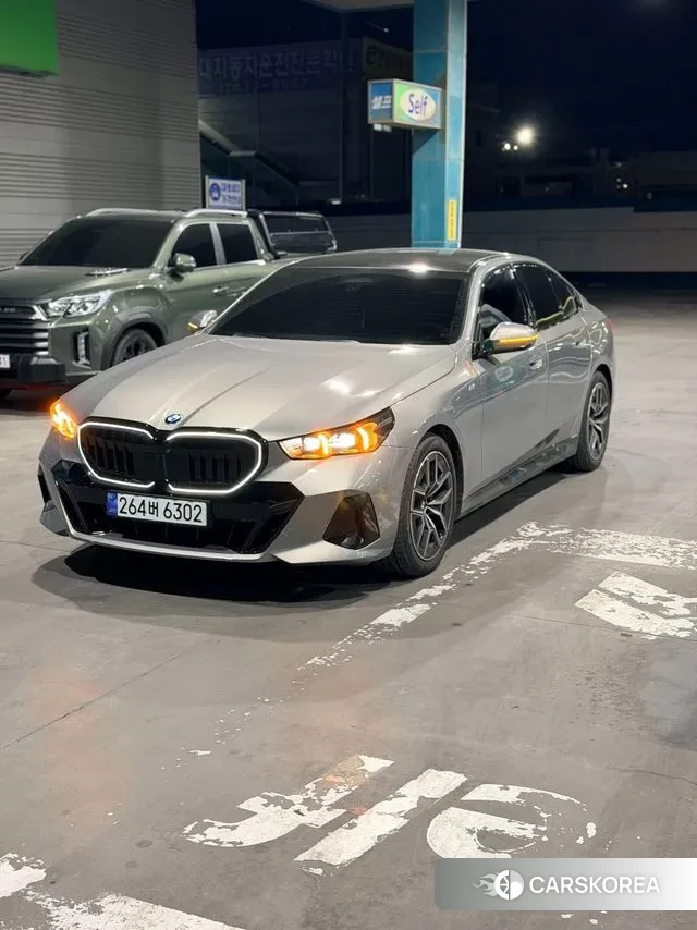 BMW 5 Series (G60) 2024 Серый из Кореи, фото 4