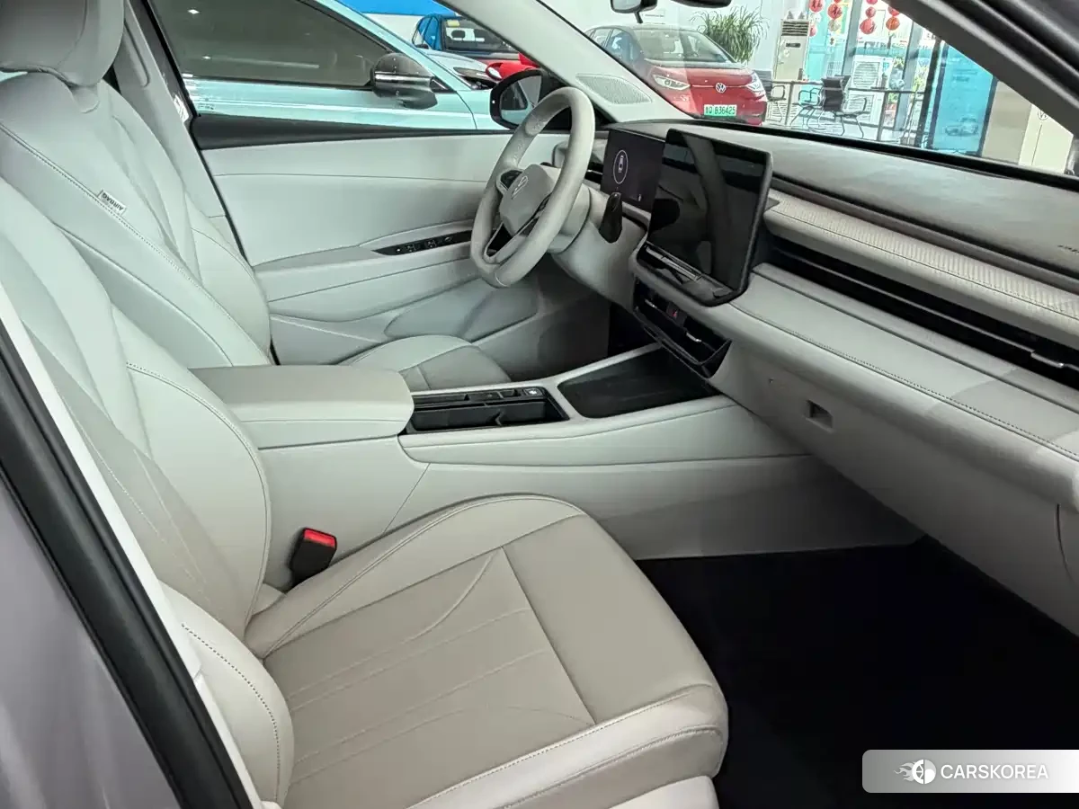 Volkswagen Lavida 2025 Silver/gray из Китая, фото 3