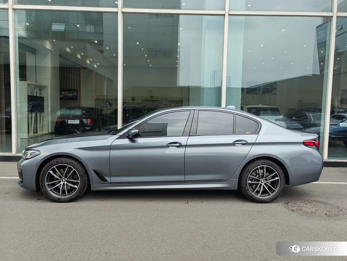 BMW 5 series (imported) 2021 Серебристо-серый из Китая, фото 3