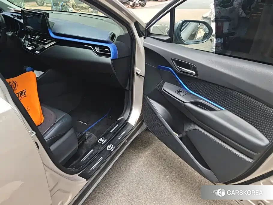Toyota C-HR id 4607035 из Китая 9