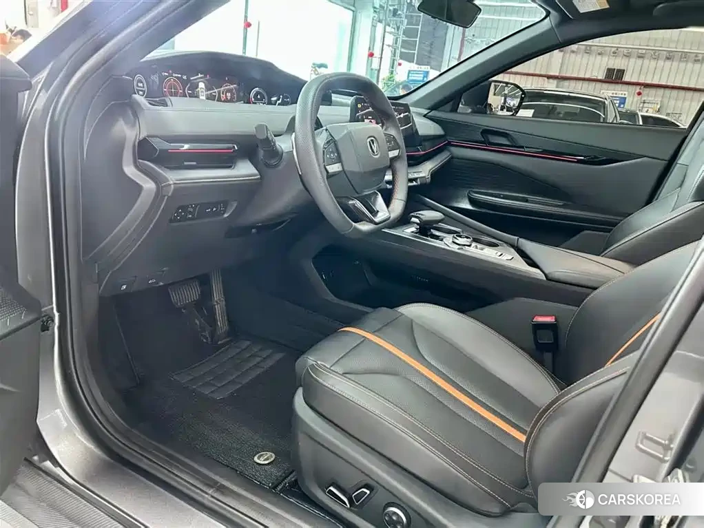 Chang'an UNI-V 2024 Silver/gray из Китая, фото 3