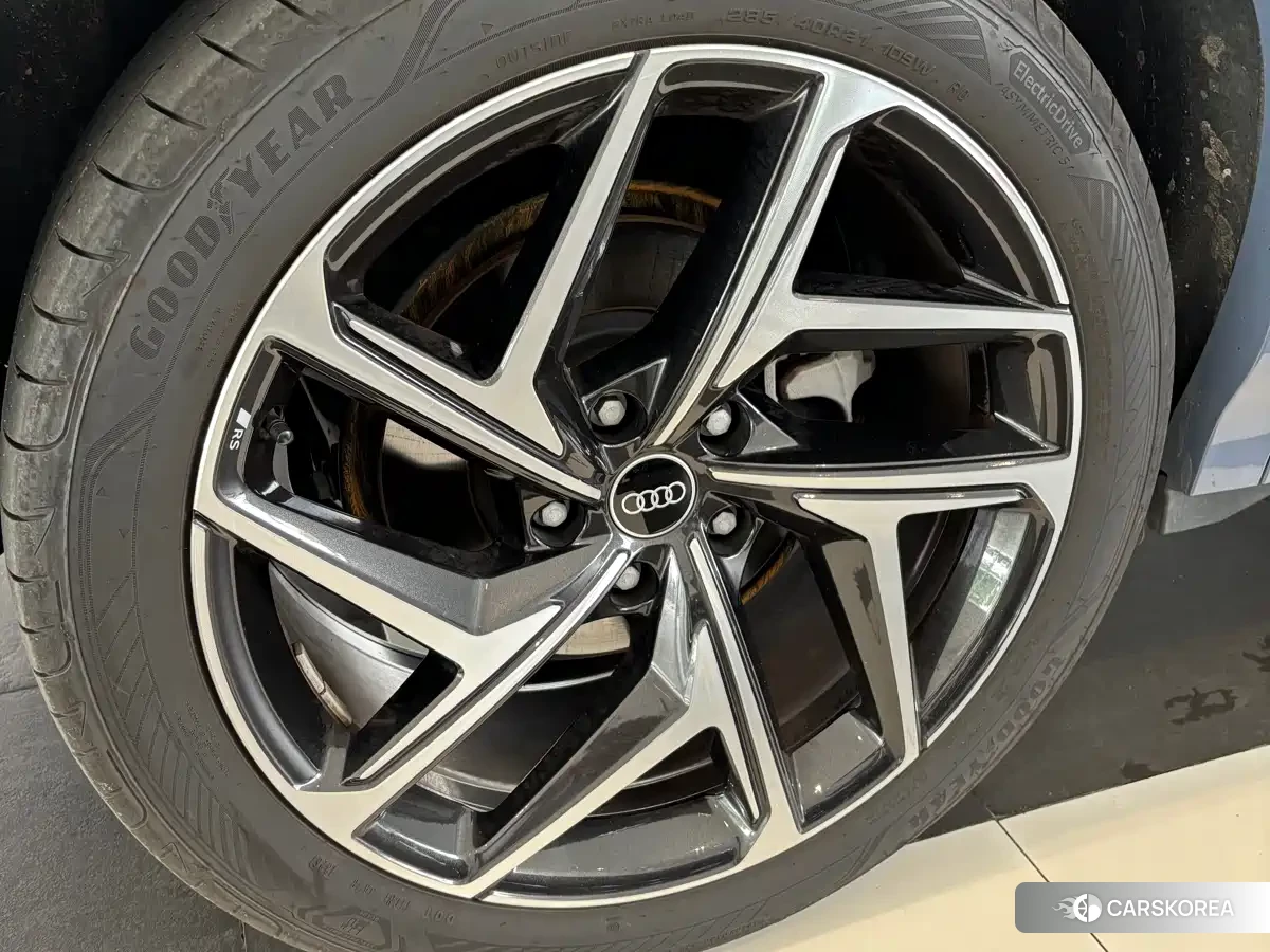 Audi Q6L Sportback e-tron 2025 Red/purple из Китая, фото 6