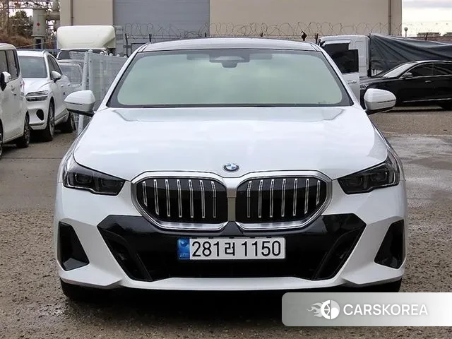 BMW 5 Series (G60) id 3751208 из Кореи 13