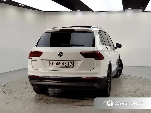 Volkswagen Tiguan second Generation 2019 Белый из Кореи, фото 3