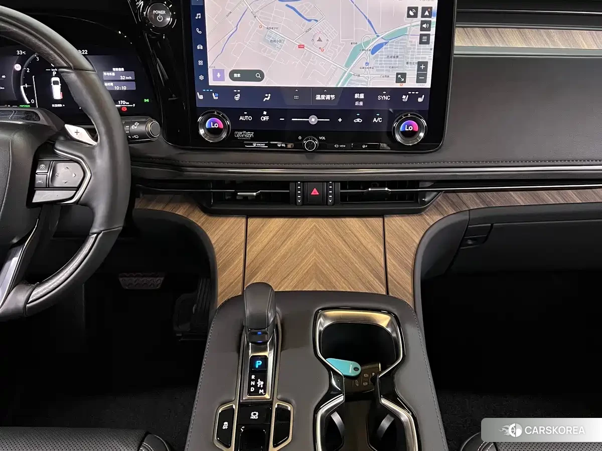 Lexus LM id 4664486 из Китая 21