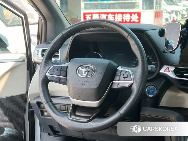 Toyota Saina 2023 Белый из Китая, фото 3