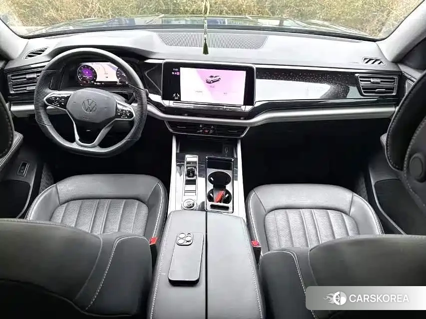 Volkswagen Touareg 2023 Черный из Китая, фото 3