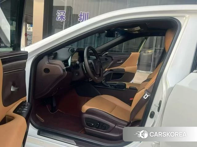 Lexus ES 2021 Белый из Китая, фото 3