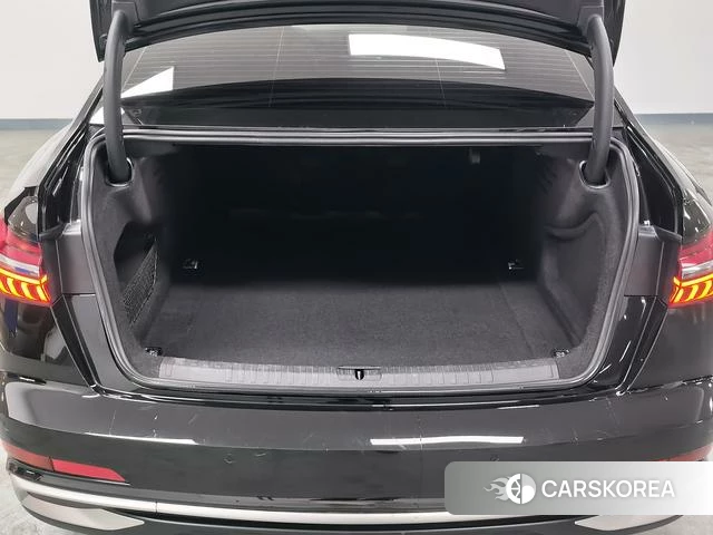 Audi A6L id 3913609 из Китая 9