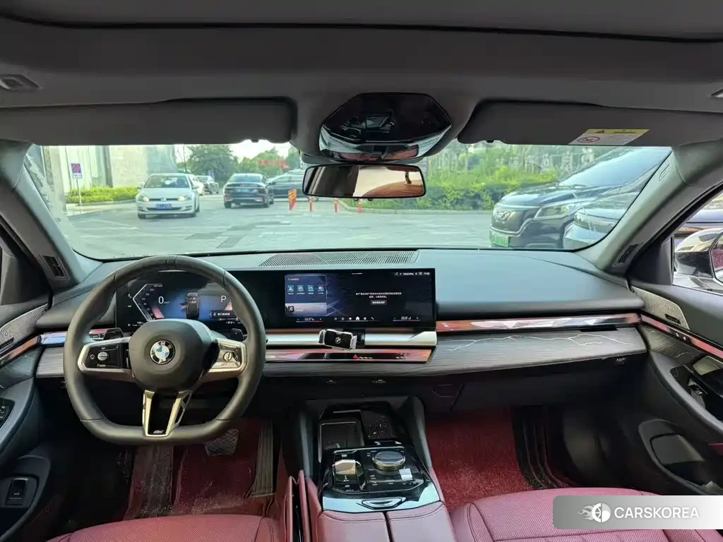 BMW 5 series 2025 Черный из Китая, фото 3