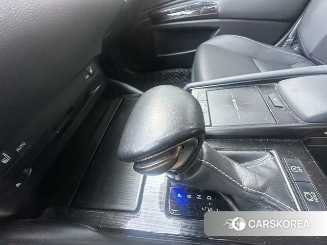 Lexus ES 2021 Серебристо-серый из Китая, фото 4