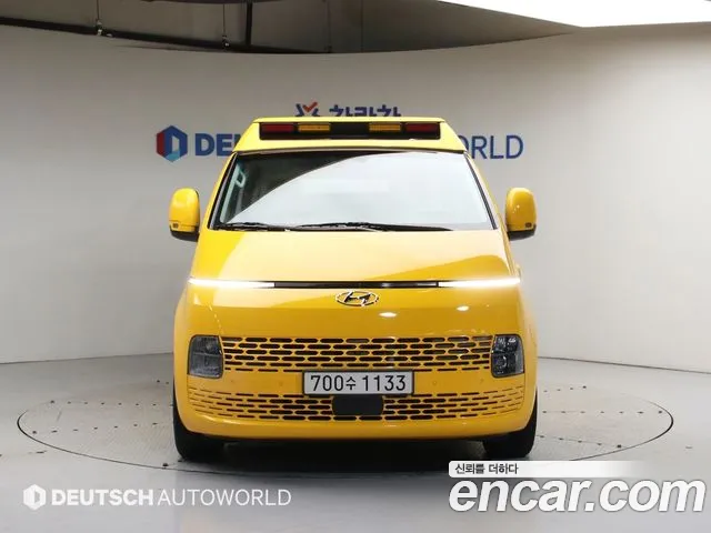 Hyundai Staria 2023 Желтый из Кореи, фото 3