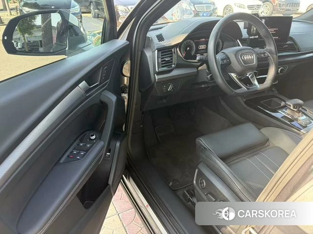 Audi Q5L 2022 Темно-серый из Китая, фото 3
