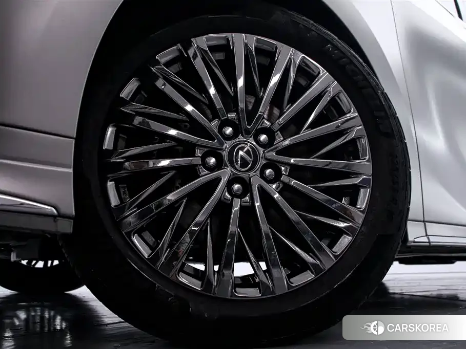 Lexus LM id 4628316 из Китая 10