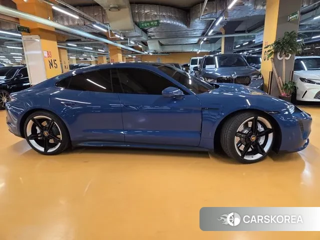 Porsche Taycan 2024 Небесно-голубой из Кореи, фото 6