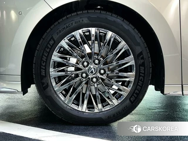 Lexus LM id 4314678 из Китая 11