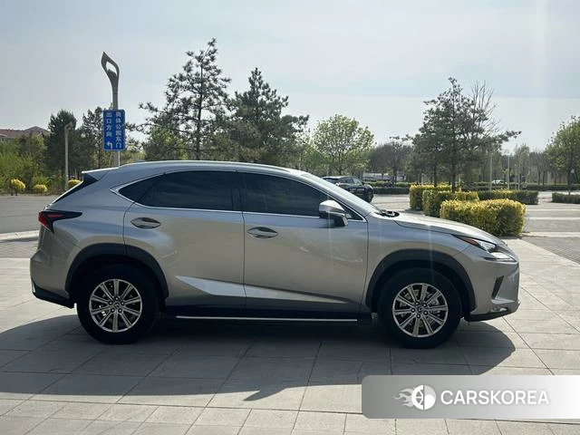 Lexus NX 2021 Серебристо-серый из Китая, фото 6
