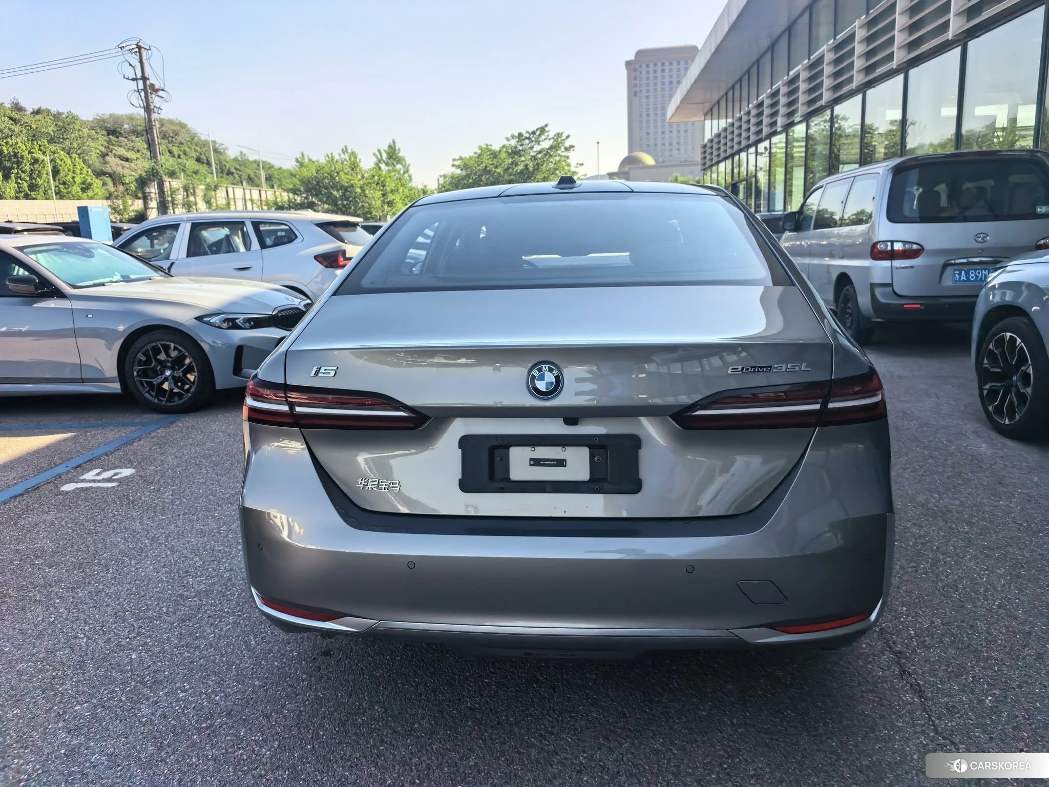 BMW i5 2024 Шампань из Китая, фото 3