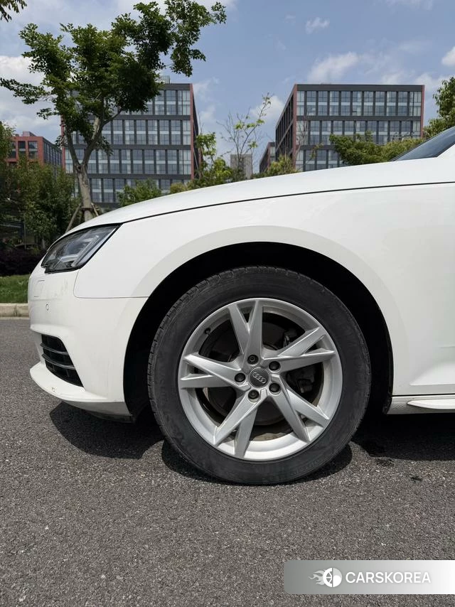 Audi A4L id 4214559 из Китая 9