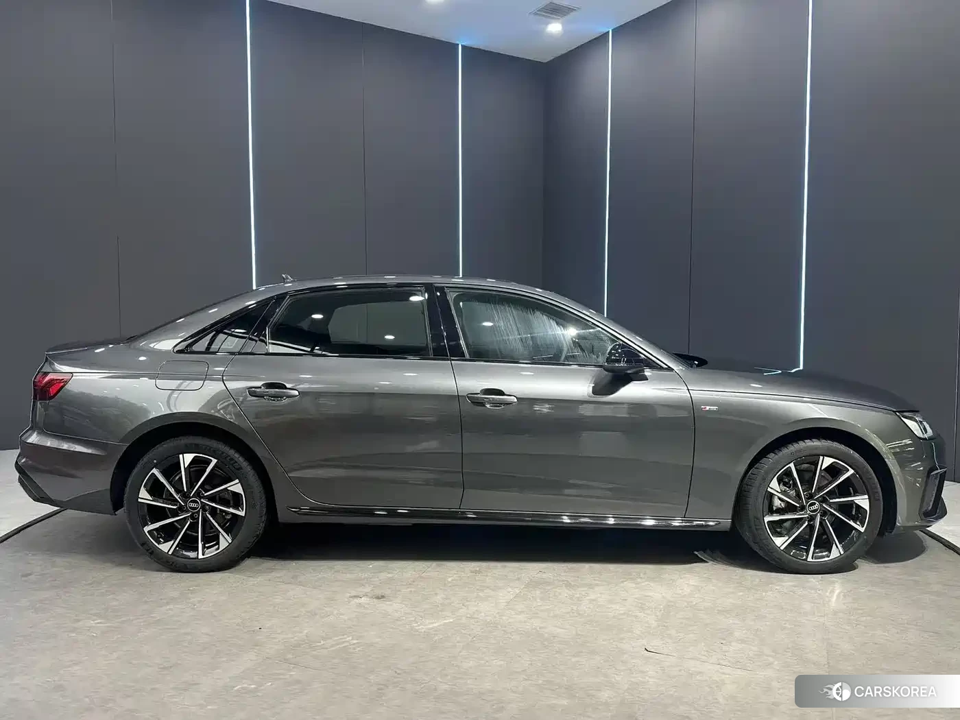 Audi A4L 2023 Silver/gray из Китая, фото 5