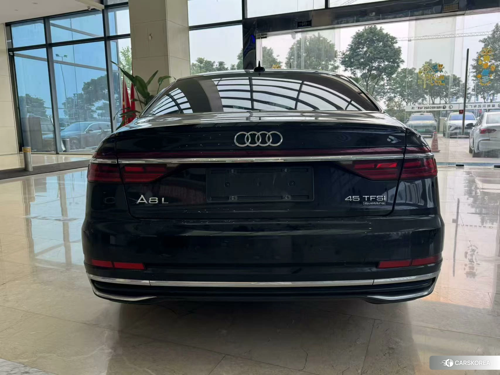 Audi A8 2022 Черный из Китая, фото 3