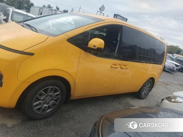 Hyundai Staria 2021 Желтый из Кореи, фото 3