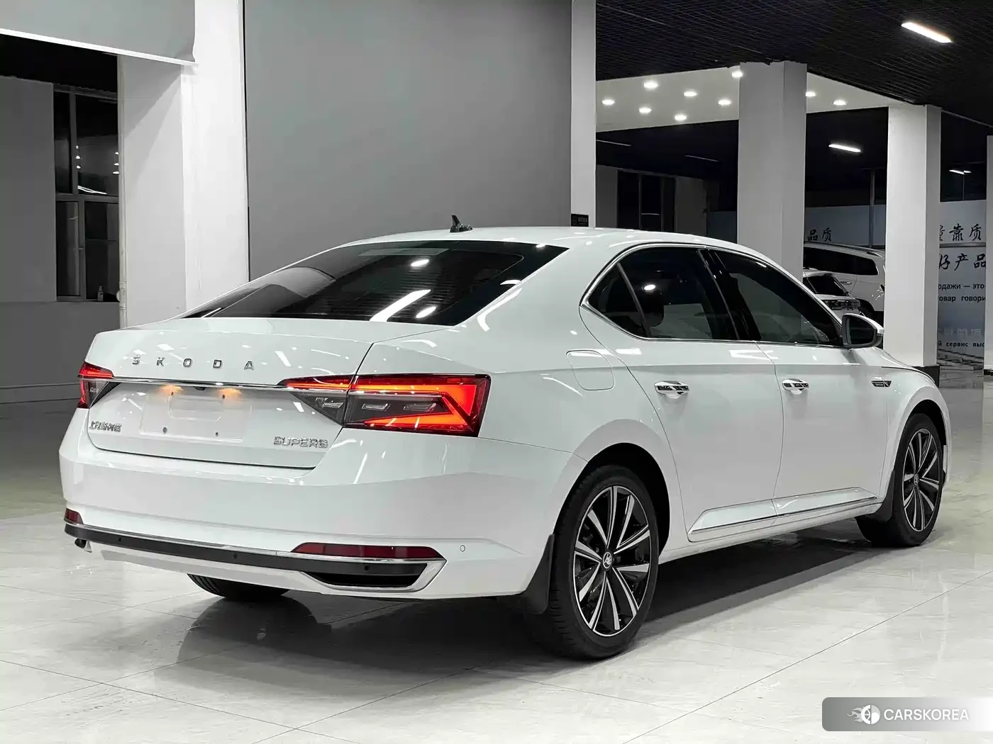 Skoda Superb id 4686134 из Китая 13