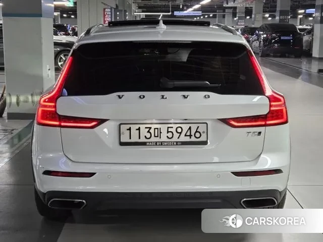 Volvo V60 Cross-Country 2nd Generation 2019 Белый из Кореи, фото 3