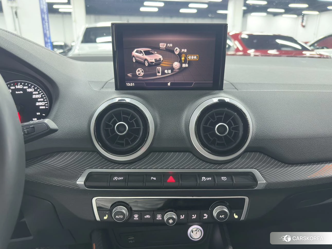 Audi Q2L id 4473468 из Китая 18