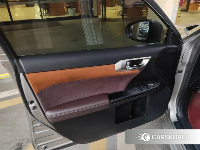 Lexus CT id 4262010 из Китая 10