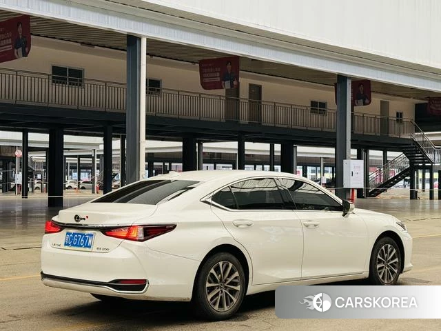 Lexus ES id 4291400 из Китая 9