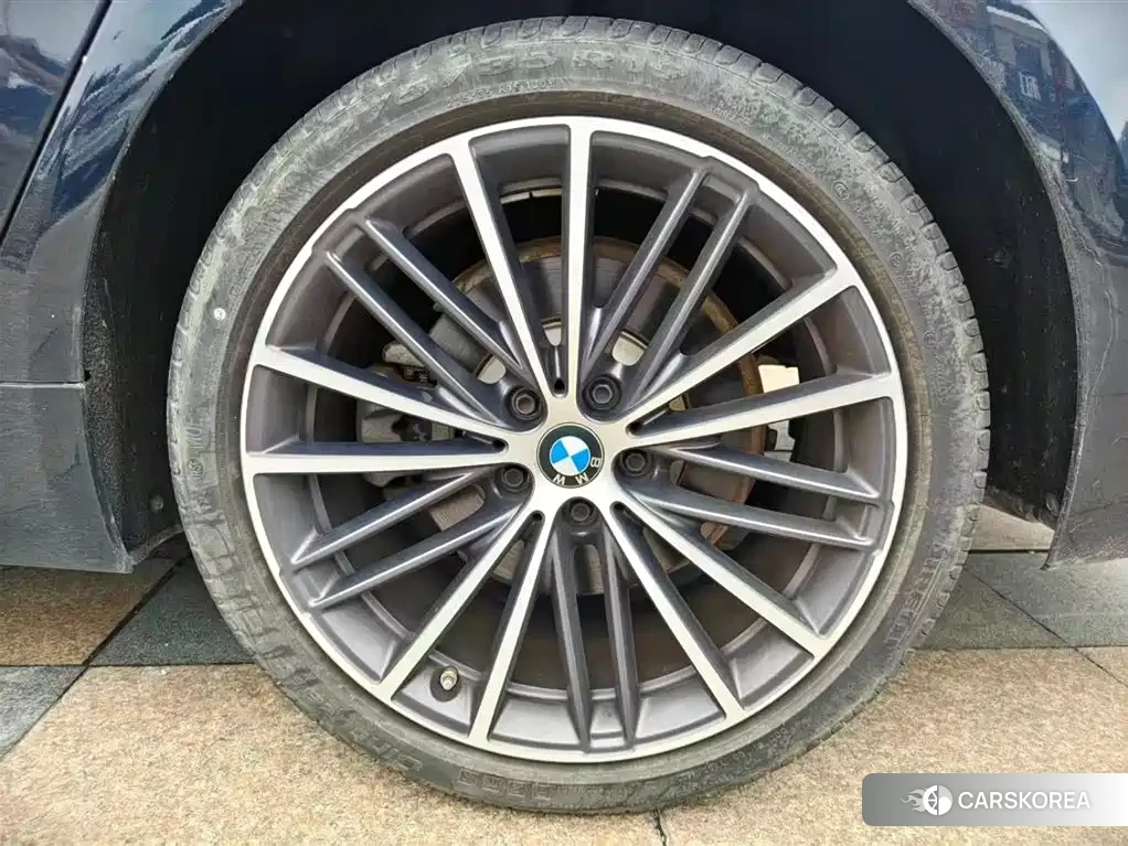 BMW 5 series 2023 Черный из Китая, фото 3