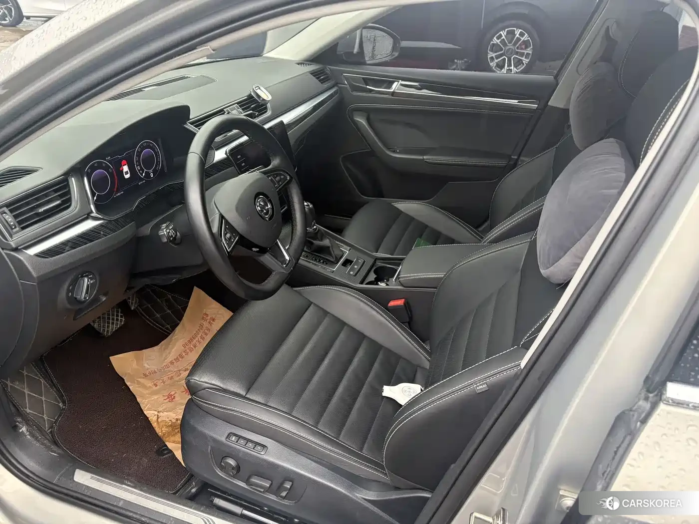 Skoda Superb 2022 Champagne/brown из Китая, фото 5