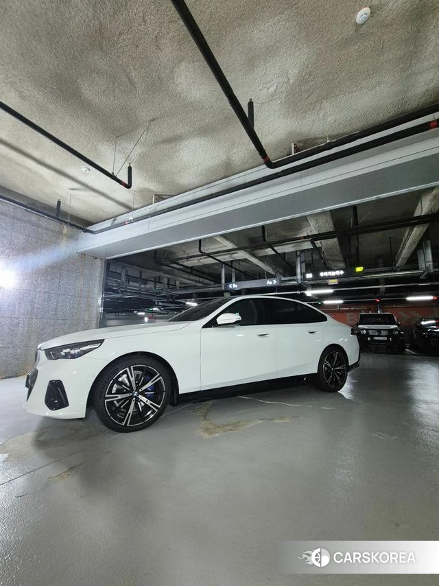 BMW 5 Series (G60) 2026 Белый из Кореи, фото 3