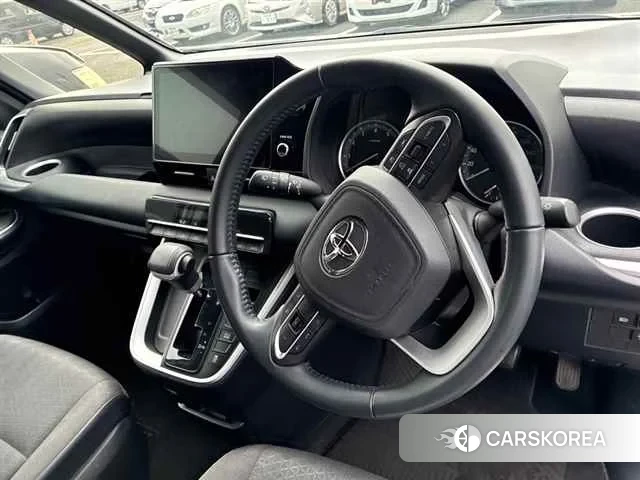 Toyota Voxy 2022 из Японии, фото 3