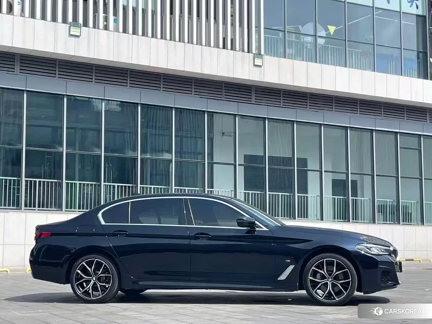 BMW 5 series 2022 Черный из Китая, фото 3