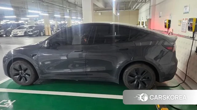 Tesla Model Y 2025 Серый из Кореи, фото 3