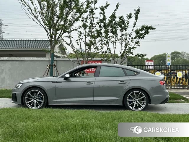 Audi S5 2023 Серебристо-серый из Китая, фото 4