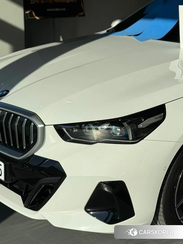 BMW 5 Series (G60) 2026 Белый из Кореи, фото 3