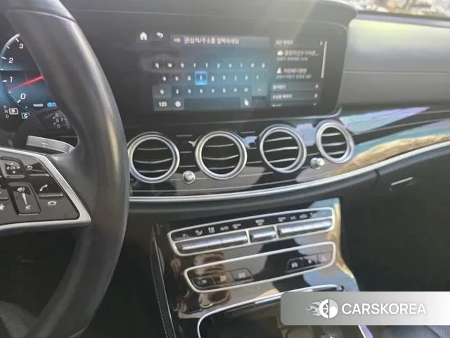 Mercedes-Benz E-Class W213 2021 Серебряный из Кореи, фото 3