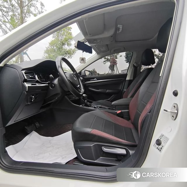 Volkswagen Bora 2021 Белый из Китая, фото 3