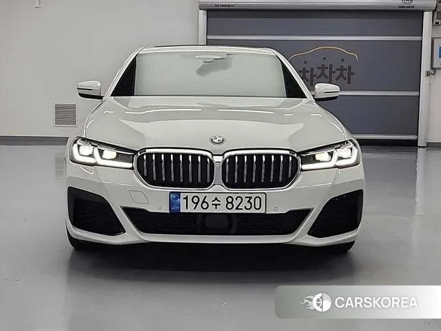 BMW 5 Series (G30) 2022 Белый из Кореи, фото 3