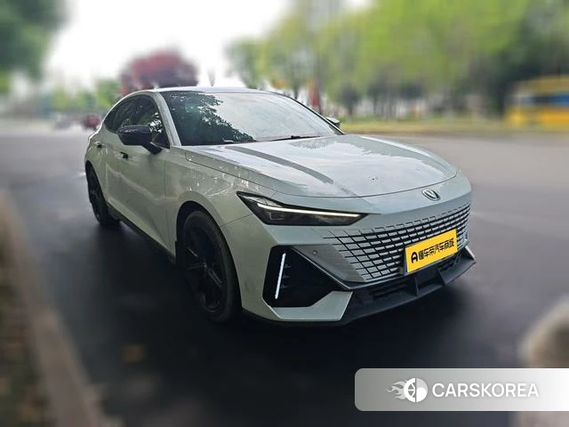 Chang'an UNI-V 2022 Белый из Китая, фото 3