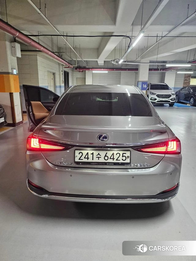 Lexus ES300h 7th generation 2021 Серебристо-серый из Кореи, фото 3