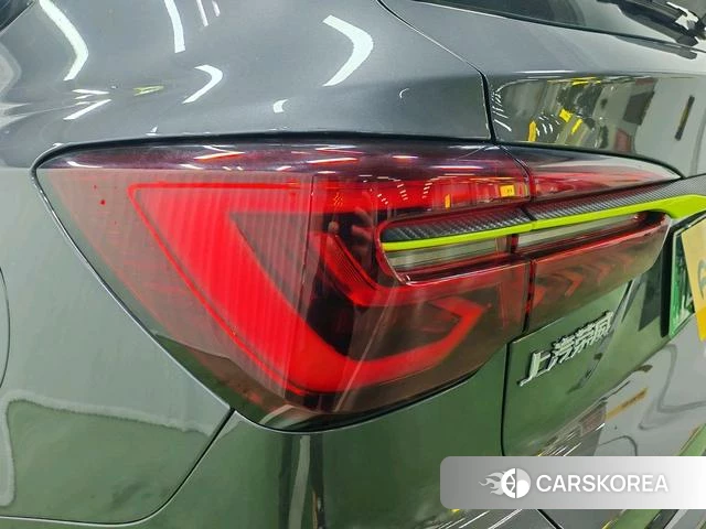 Roewe eRX5 id 4219334 из Китая 13