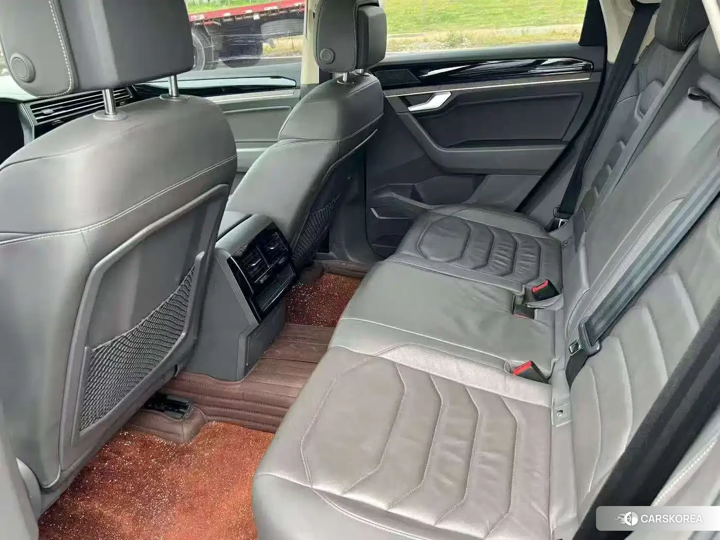 Volkswagen Touareg 2020 Черный из Китая, фото 3
